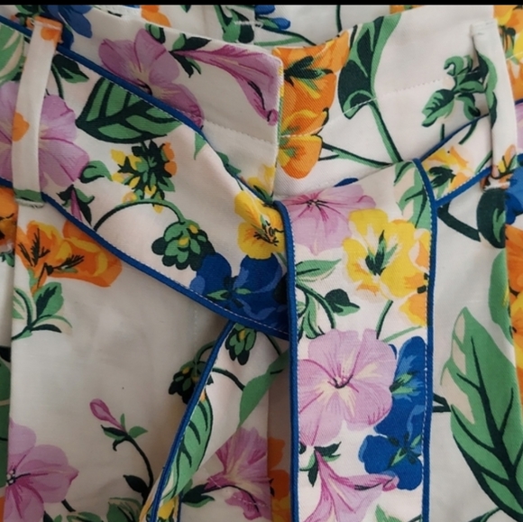 Ann Taylor Multicolored Floral Tie Waist Shorts with Blue Piping Size 2 NWT - Picture 3 of 16